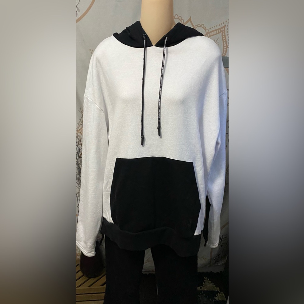 EUC Karl Lagerfeld Black and White Zippered Sleeve Pullover Hoodie Size Medium